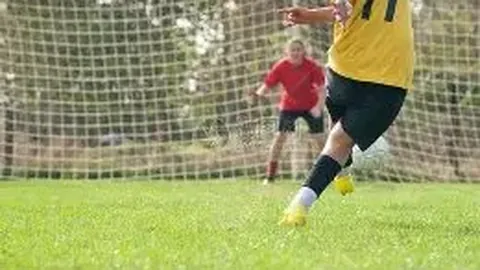 李冰冰与任泉友情长存，12年庆生情谊依旧